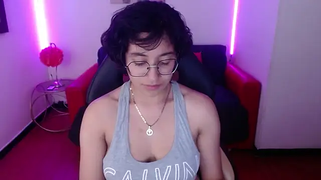 Snapshot of Lili_Gomez_ chatting on 5, 2, 2025 Lili Gomez online show from 5, 2, 2025