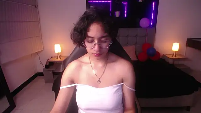 Snapshot of Lili_Gomez_ chatting on 2, 3, 2025 Lili Gomez online show from 2, 3, 2025