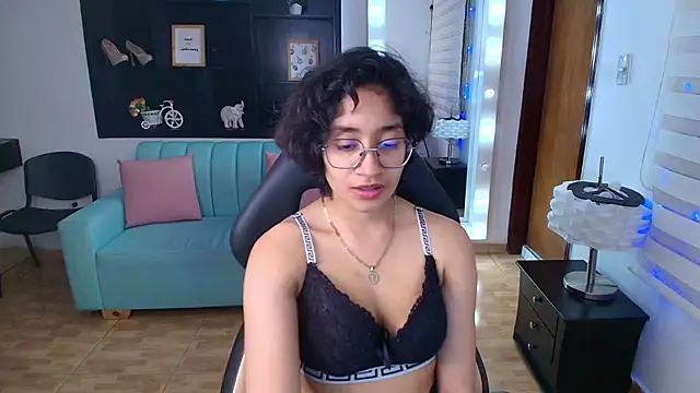 Snapshot of Lili_Gomez_ chatting on 8, 3, 2025 Lili Gomez online show from 8, 3, 2025