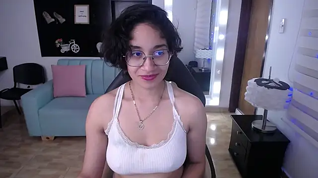 Snapshot of Lili_Gomez_ chatting on 11, 3, 2025 Lili Gomez online show from 11, 3, 2025