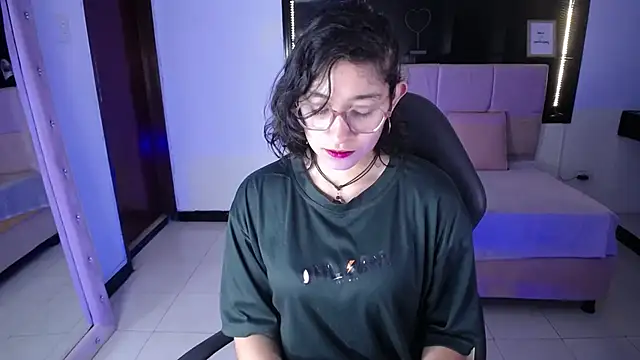 Snapshot of Lili_Gomez_ chatting on 13, 9, 2025 Lili Gomez online show from 13, 9, 2025