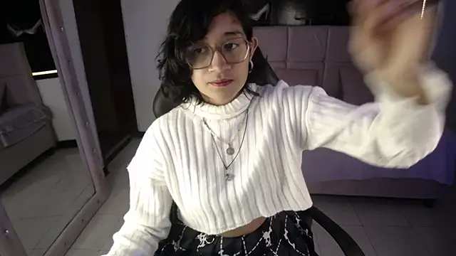 Snapshot of Lili_Gomez_ chatting on 18, 9, 2025 Lili Gomez online show from 18, 9, 2025