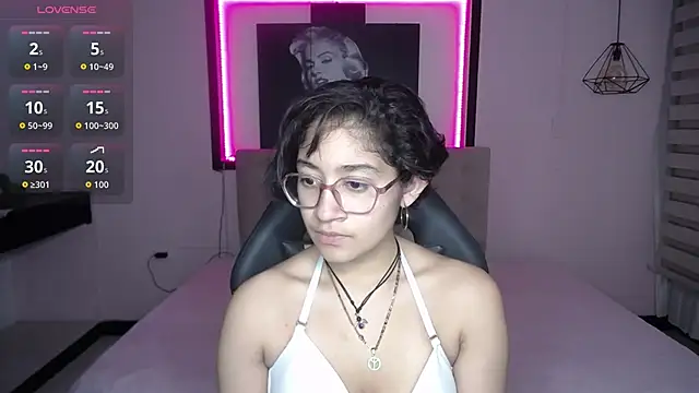 Snapshot of Lili_Gomez_ chatting on 25, 9, 2025 Lili Gomez online show from 25, 9, 2025