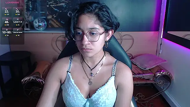 Snapshot of Lili_Gomez_ chatting on 2, 10, 2025 Lili Gomez online show from 2, 10, 2025