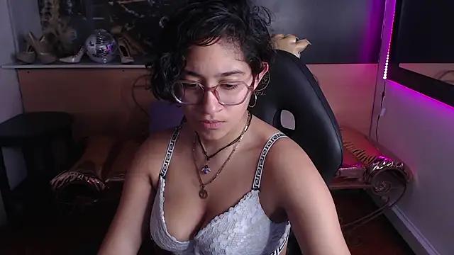 Snapshot of Lili_Gomez_ chatting on 3, 10, 2025 Lili Gomez online show from 3, 10, 2025