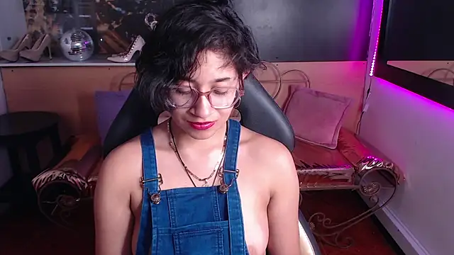 Snapshot of Lili_Gomez_ chatting on 7, 10, 2025 Lili Gomez online show from 7, 10, 2025