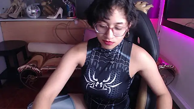 Snapshot of Lili_Gomez_ chatting on 9, 10, 2025 Lili Gomez online show from 9, 10, 2025