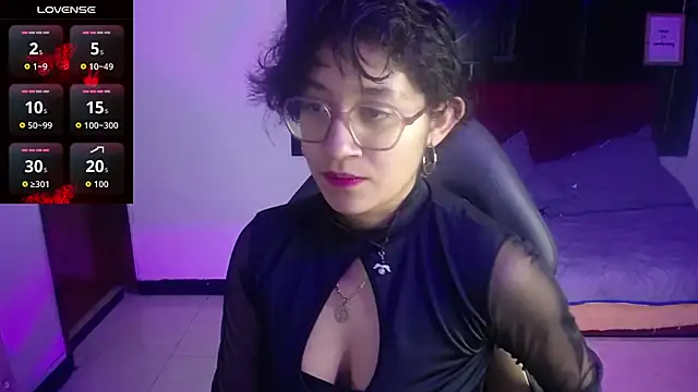 Snapshot of Lili_Gomez_ chatting on 12, 10, 2025 Lili Gomez online show from 12, 10, 2025