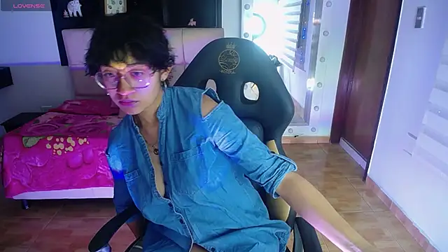 Lili Gomez  online show from 11, 1, 2026