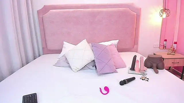 sophiawhite   online show from 19, 3, 2025