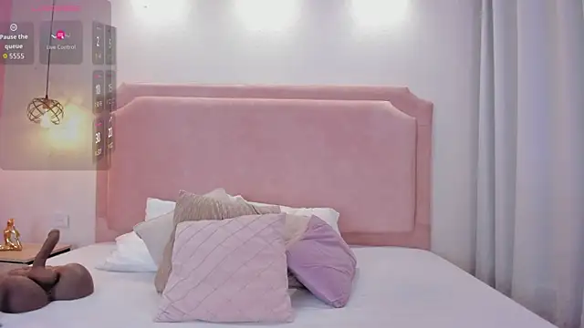 sophiawhite   online show from 30, 9, 2025