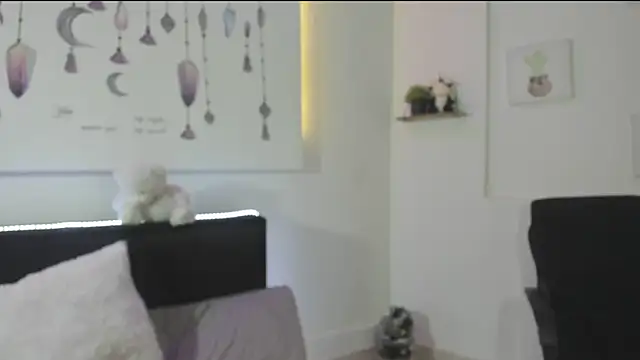 Emyli rousse  online show from 18, 12, 2024