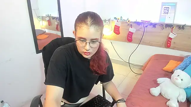 Emyli rousse  online show from 24, 12, 2024