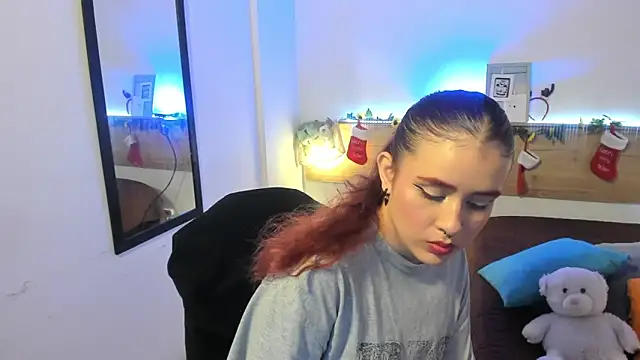 Emyli rousse  online show from 27, 12, 2024