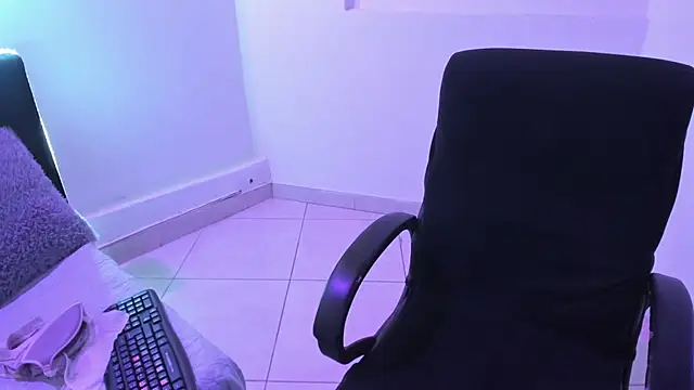 Emyli rousse  online show from 14, 1, 2025