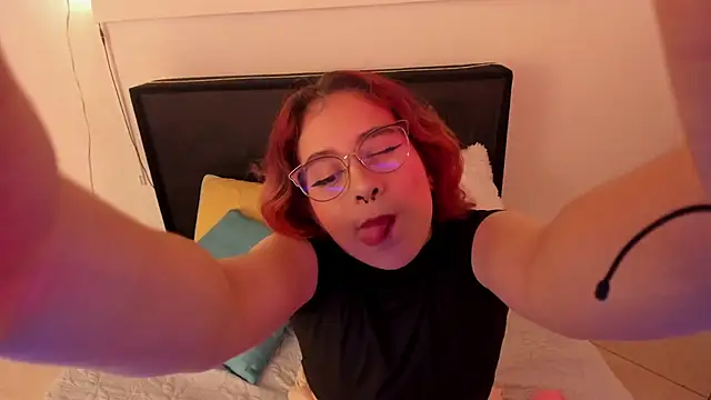 Emyli rousse  online show from 20, 1, 2025