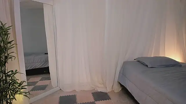 Lia Sweett  online show from 17, 4, 2026