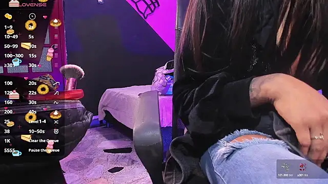 dakota-bright01 online show from 24, 1, 2025