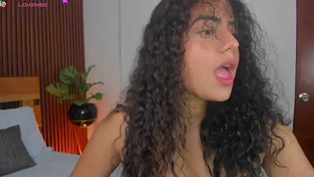 Snapshot of yaya23x chatting on 17, 10, 2025 yaya23x online show from 17, 10, 2025