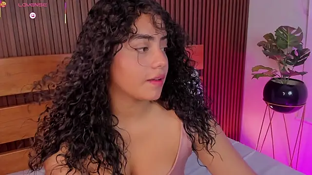 Snapshot of yaya23x chatting on 8, 11, 2025 yaya23x online show from 8, 11, 2025