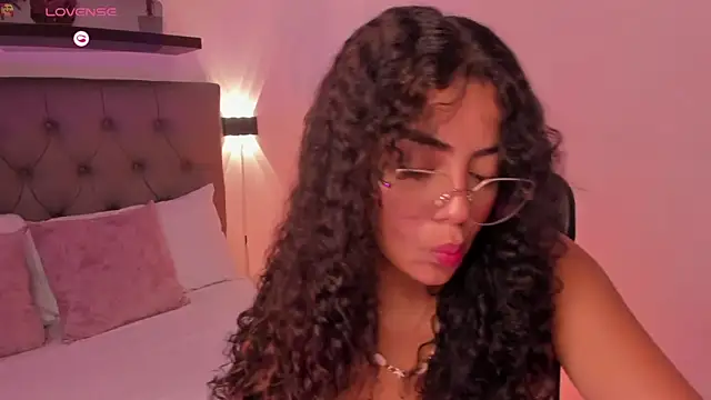 Snapshot of yaya23x chatting on 16, 12, 2025 yaya23x online show from 16, 12, 2025