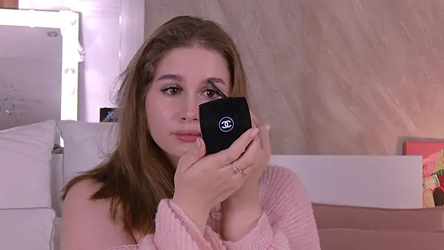 Snapshot of EllieHayes chatting on 3, 11, 2025 EllieHayes online show from 3, 11, 2025