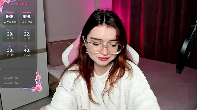 Snapshot of Sonya_Glen chatting on 4, 2, 2025 Sonya Glen online show from 4, 2, 2025