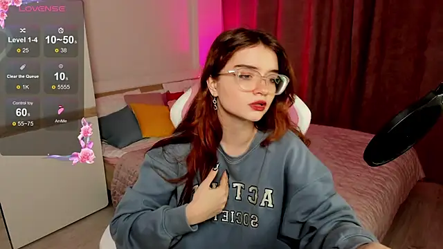 Snapshot of Sonya_Glen chatting on 6, 2, 2025 Sonya Glen online show from 6, 2, 2025