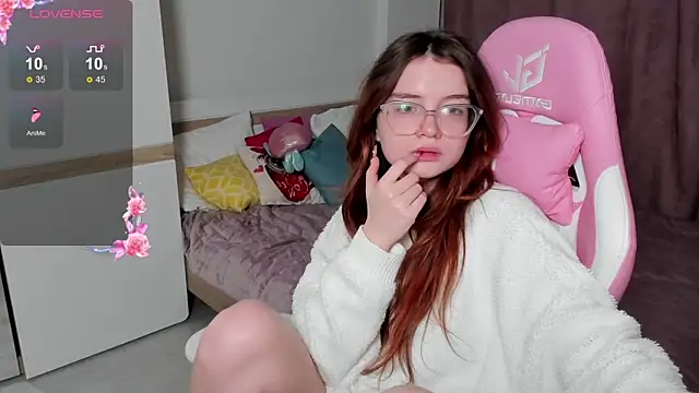 Snapshot of Sonya_Glen chatting on 6, 3, 2025 Sonya Glen online show from 6, 3, 2025