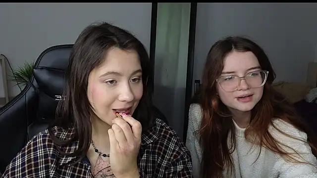 Snapshot of Sonya_Glen chatting on 6, 3, 2025 Sonya Glen online show from 6, 3, 2025