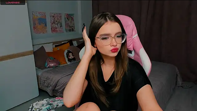 Snapshot of Sonya_Glen chatting on 3, 12, 2025 Sonya Glen online show from 3, 12, 2025