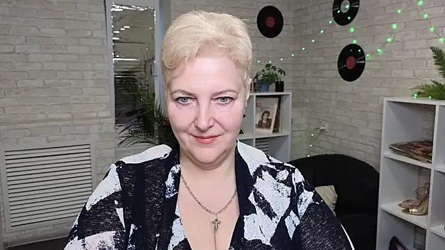 Sandra Snow online show from 22, 12, 2024