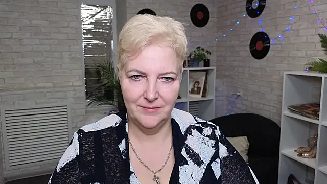 Sandra Snow online show from 22, 12, 2024