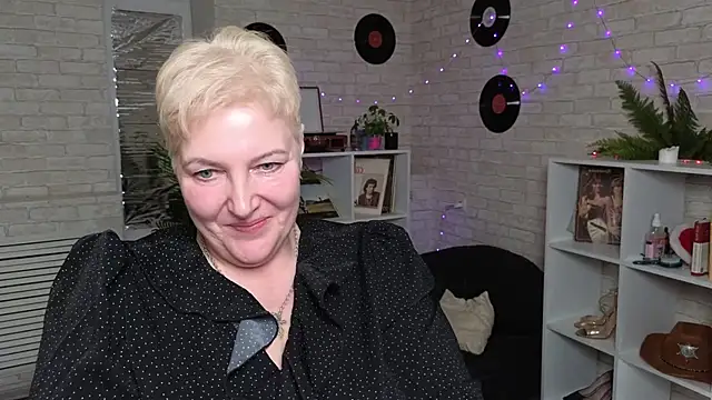Sandra Snow online show from 23, 12, 2024