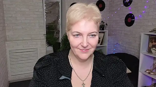 Sandra Snow online show from 28, 12, 2024