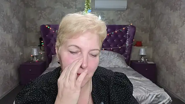 Sandra Snow online show from 17, 1, 2025