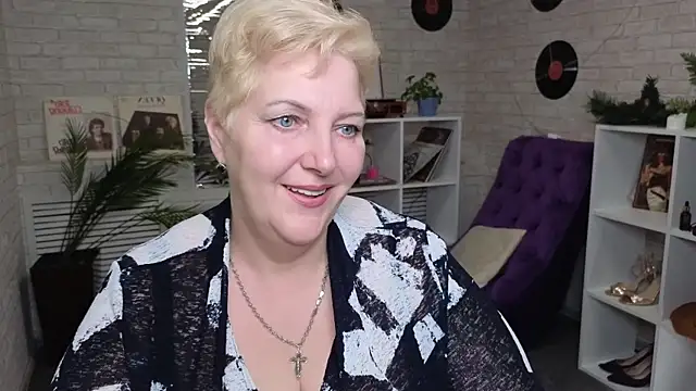 Sandra Snow online show from 26, 1, 2025
