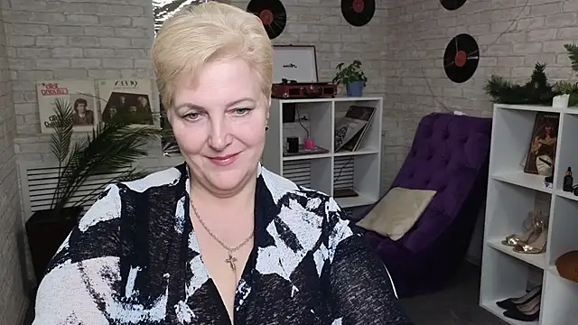 Sandra Snow online show from 26, 1, 2025