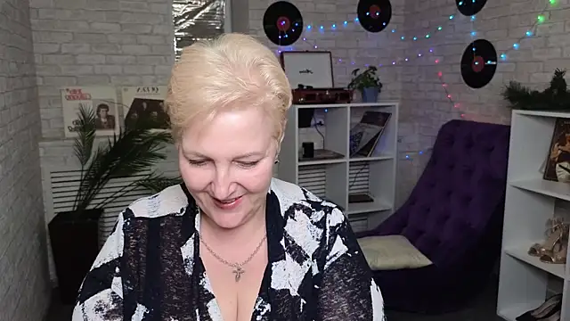 Sandra Snow online show from 28, 1, 2025