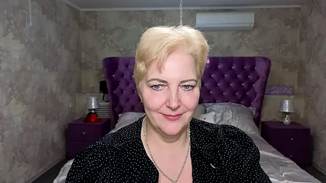 Sandra Snow online show from 1, 2, 2025
