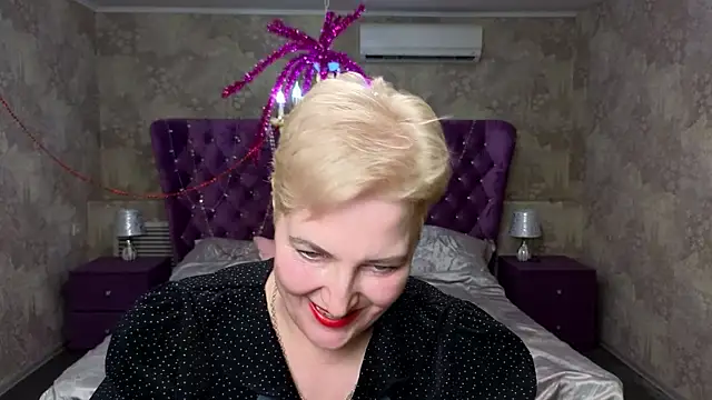 Sandra Snow online show from 12, 2, 2025