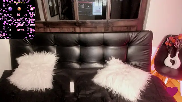 Snapshot of Aurora_Hotson chatting on 8, 2, 2025 Aurora Hotson online show from 8, 2, 2025