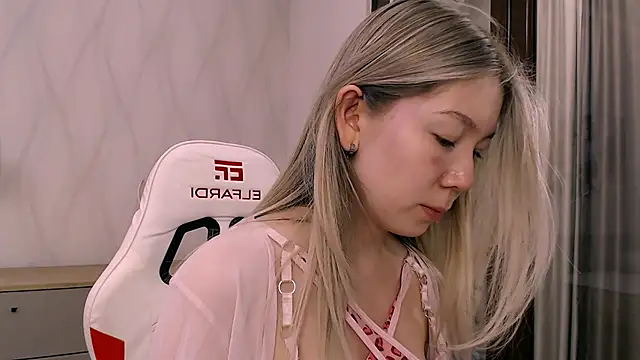 Snapshot of Babby_Rabbit chatting on 19, 12, 2025 Babby Rabbit online show from 19, 12, 2025