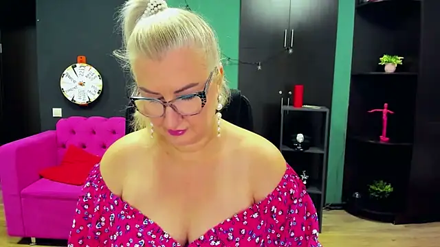 Snapshot of ChristyBrooks chatting on 17, 10, 2025 ChristyBrooks online show from 17, 10, 2025