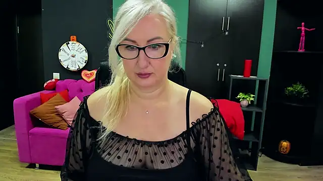 Snapshot of ChristyBrooks chatting on 15, 11, 2025 ChristyBrooks online show from 15, 11, 2025