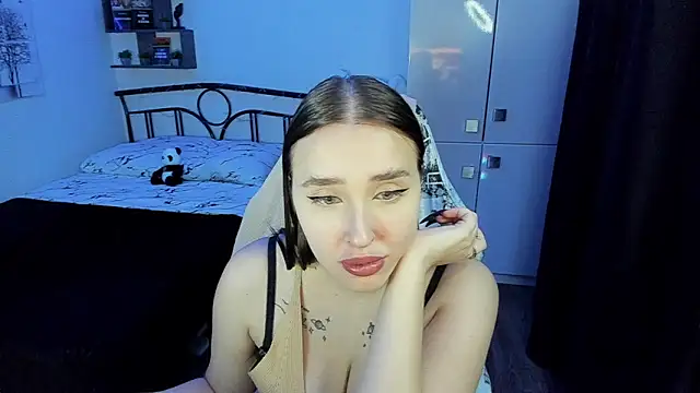 LinaTruly online show from 17, 11, 2025