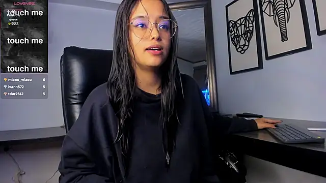 Snapshot of Ariana_Pierce chatting on 4, 2, 2025 Ariana Pierce online show from 4, 2, 2025