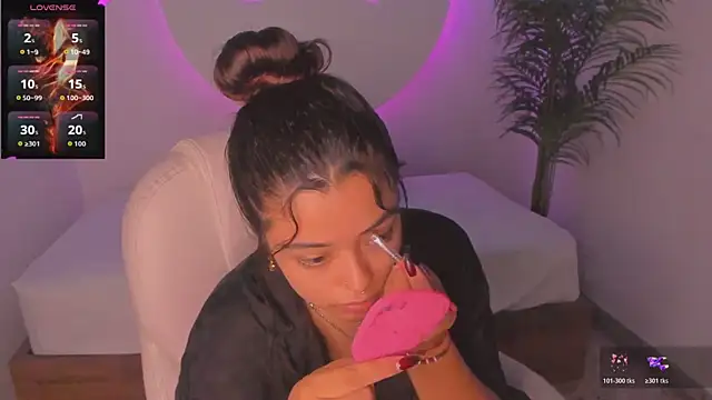 Ariana Pierce online show from 4, 11, 2025