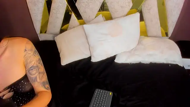 Snapshot of Amelia_lorenz chatting on 24, 12, 2024 Amelia lorenz online show from 24, 12, 2024