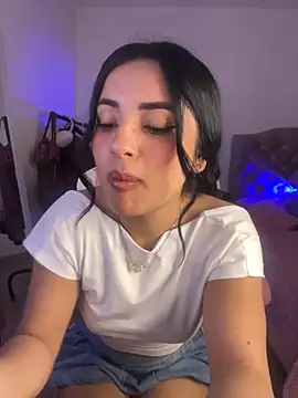 Snapshot of Emily-14 chatting on 22, 9, 2025 Emily-14 online show from 22, 9, 2025